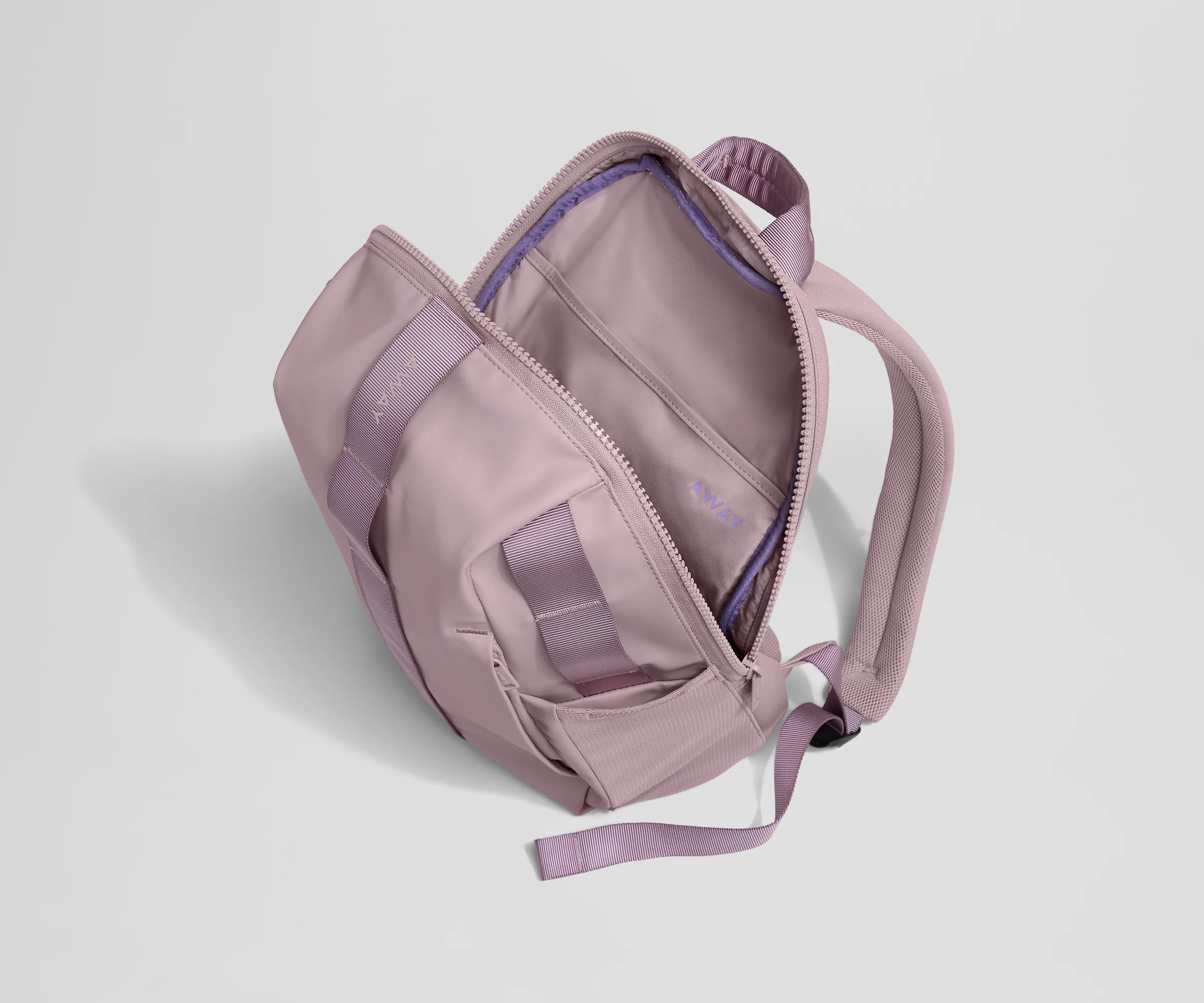 Active Daypack 20L in Meadow Mauve - Image 2