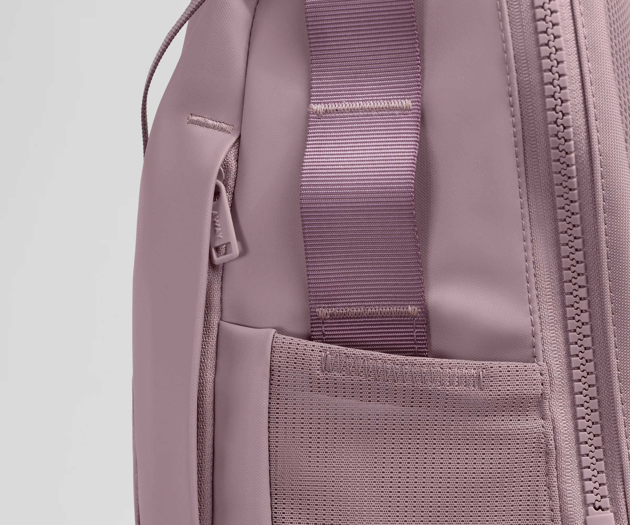 Active Daypack 20L in Meadow Mauve - Image 4