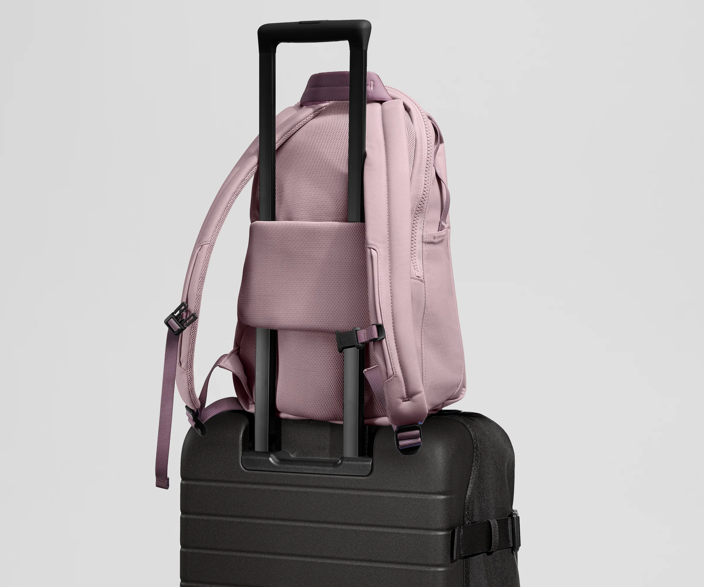 Active Daypack 20L in Meadow Mauve - Image 8