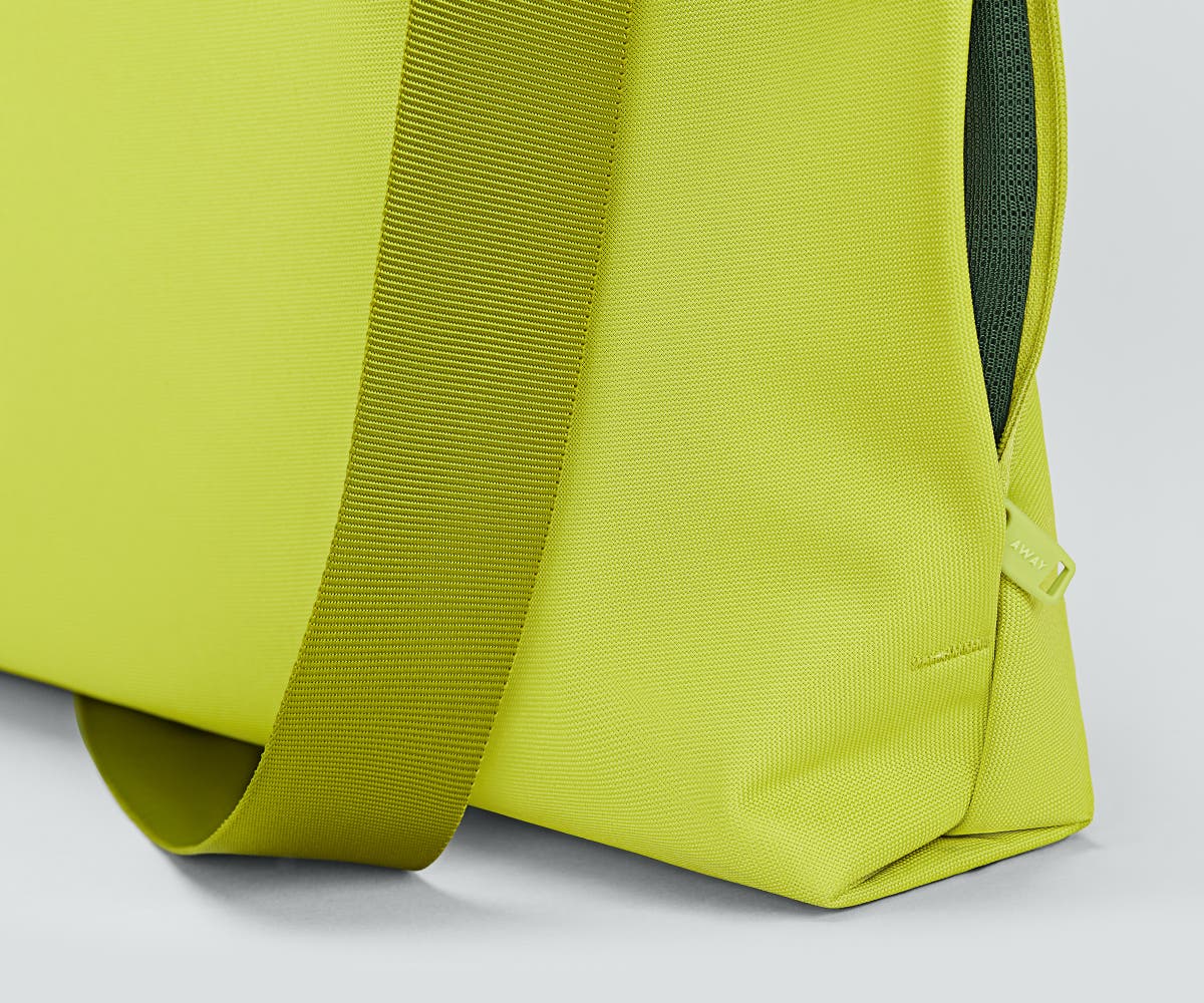 Active Messenger 16L in Atomic Celery - Image 5