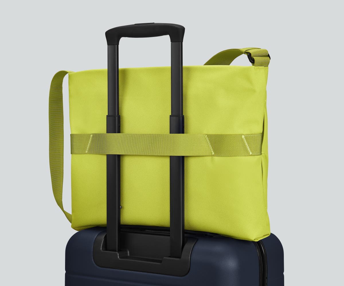 Active Messenger 16L in Atomic Celery - Image 6