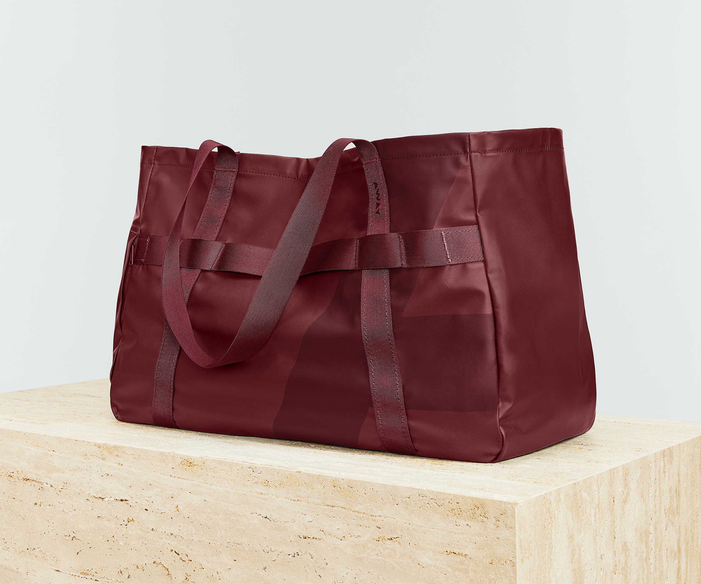 Active Tote 45L in Burgundy Red - Image 2