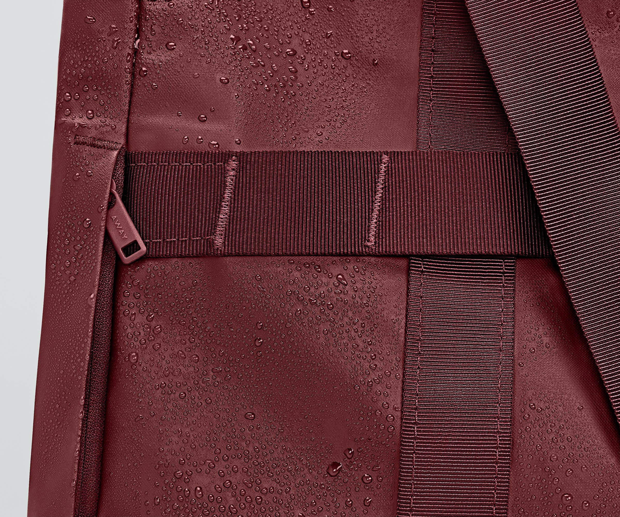 Active Tote 45L in Burgundy Red - Image 4