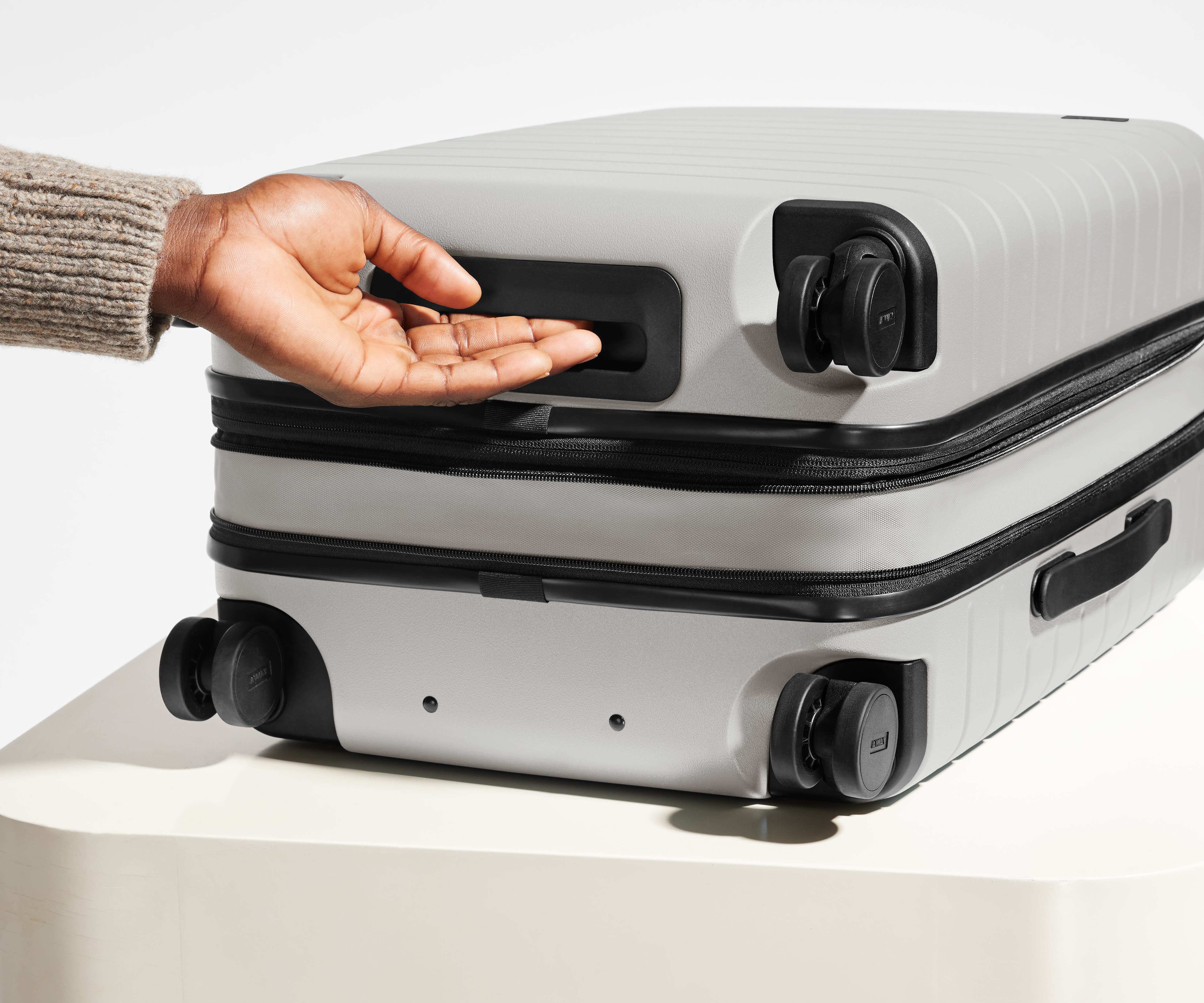 The Carry-On Flex in Cloud Gray - Image 7