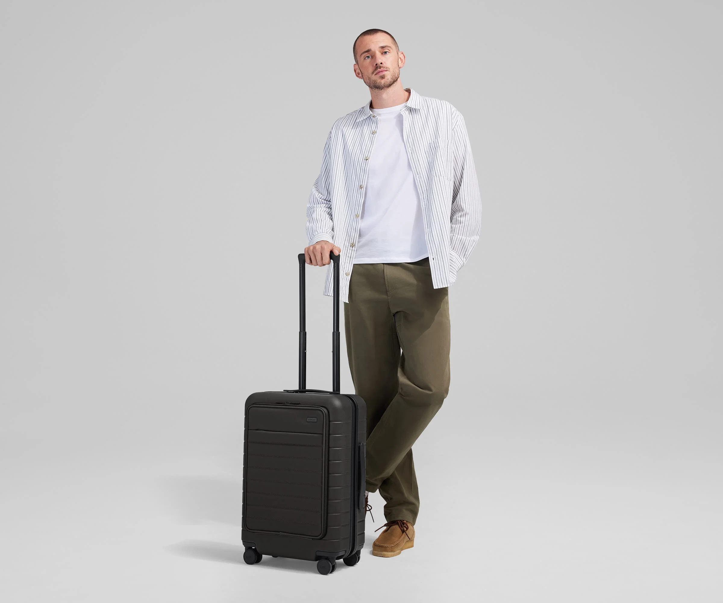 The Executive Bigger Carry-On in Jet Black - Image 4