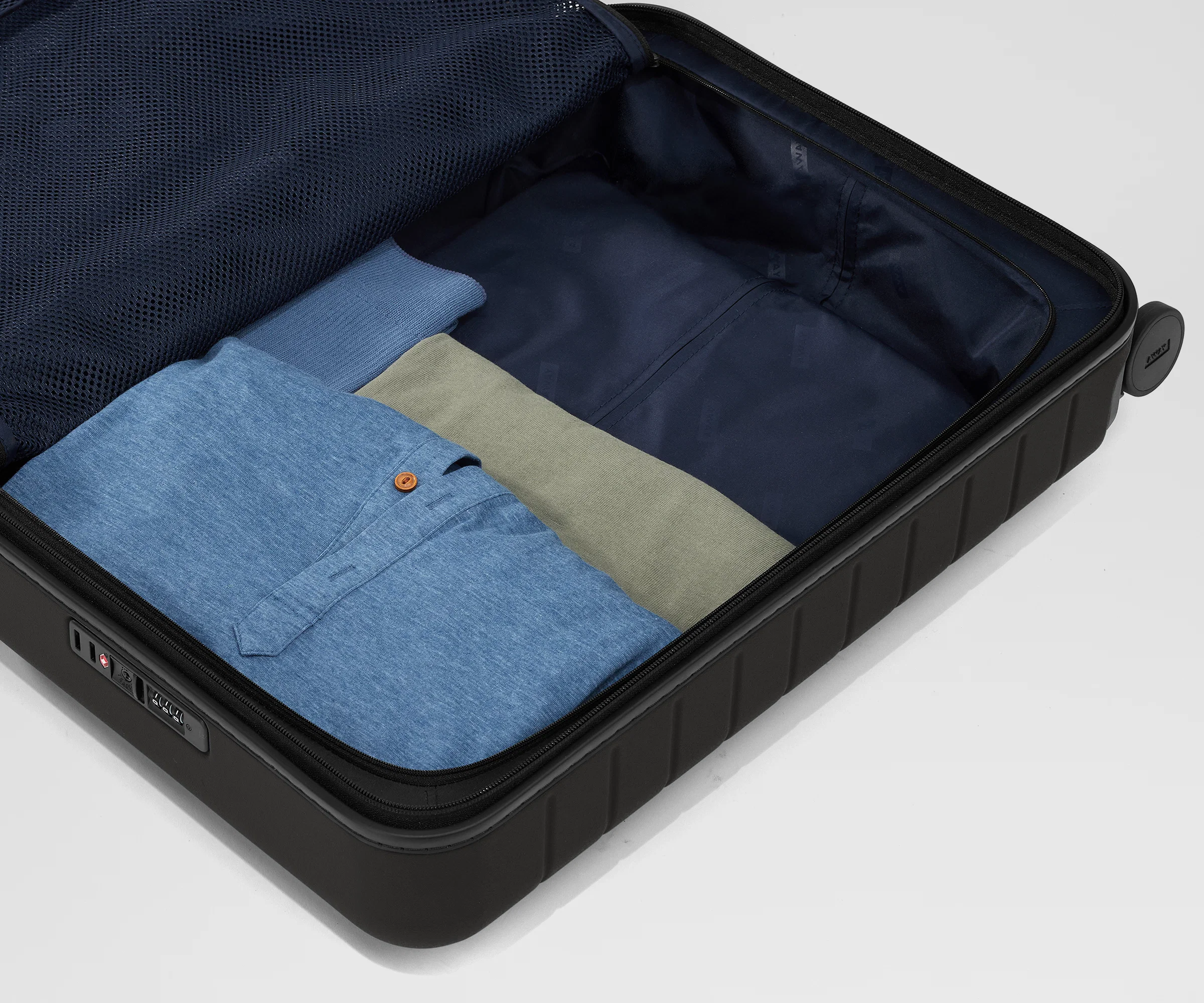 The Executive Bigger Carry-On in Jet Black - Image 9