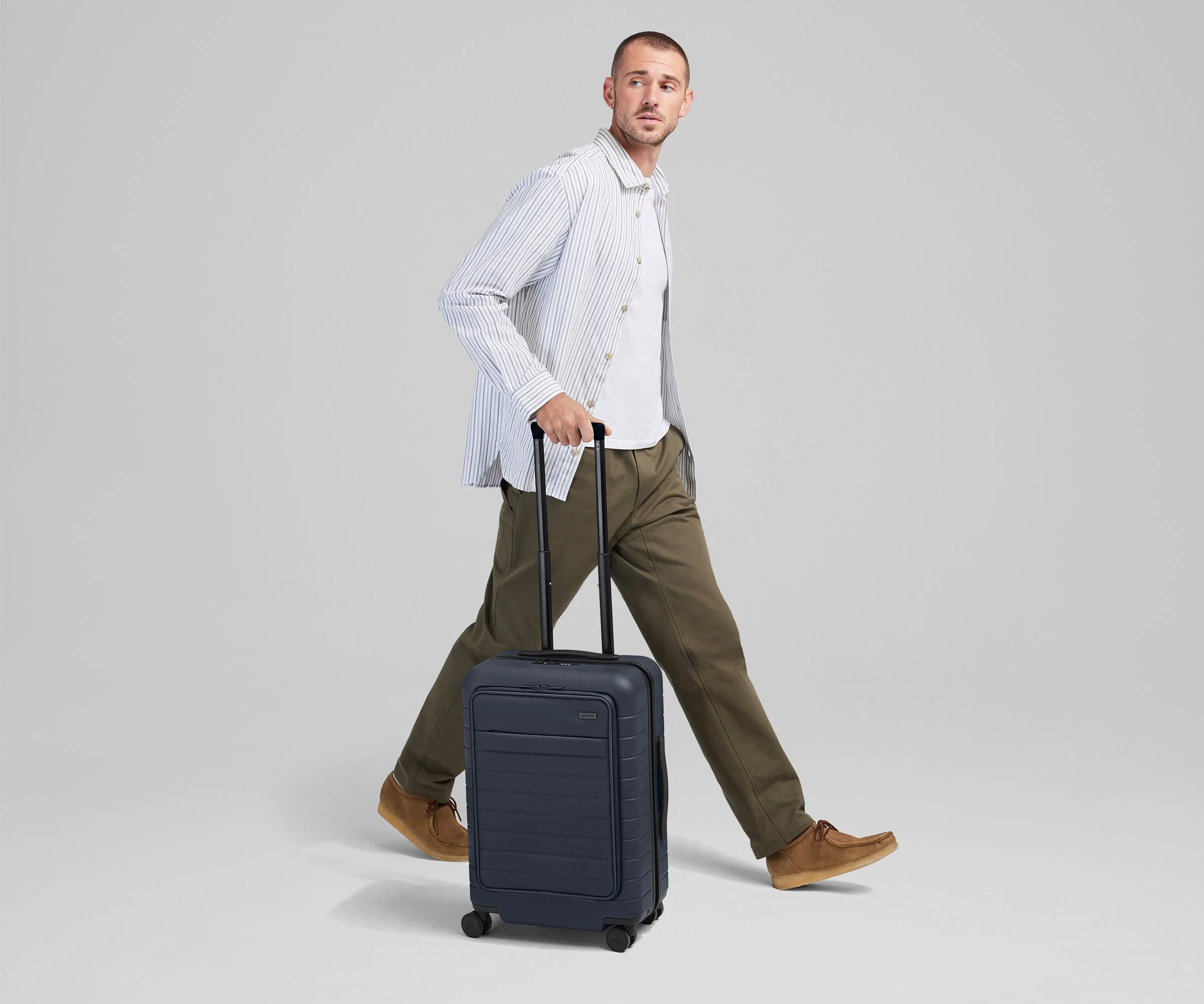 The Executive Bigger Carry-On in Navy Blue - Image 4
