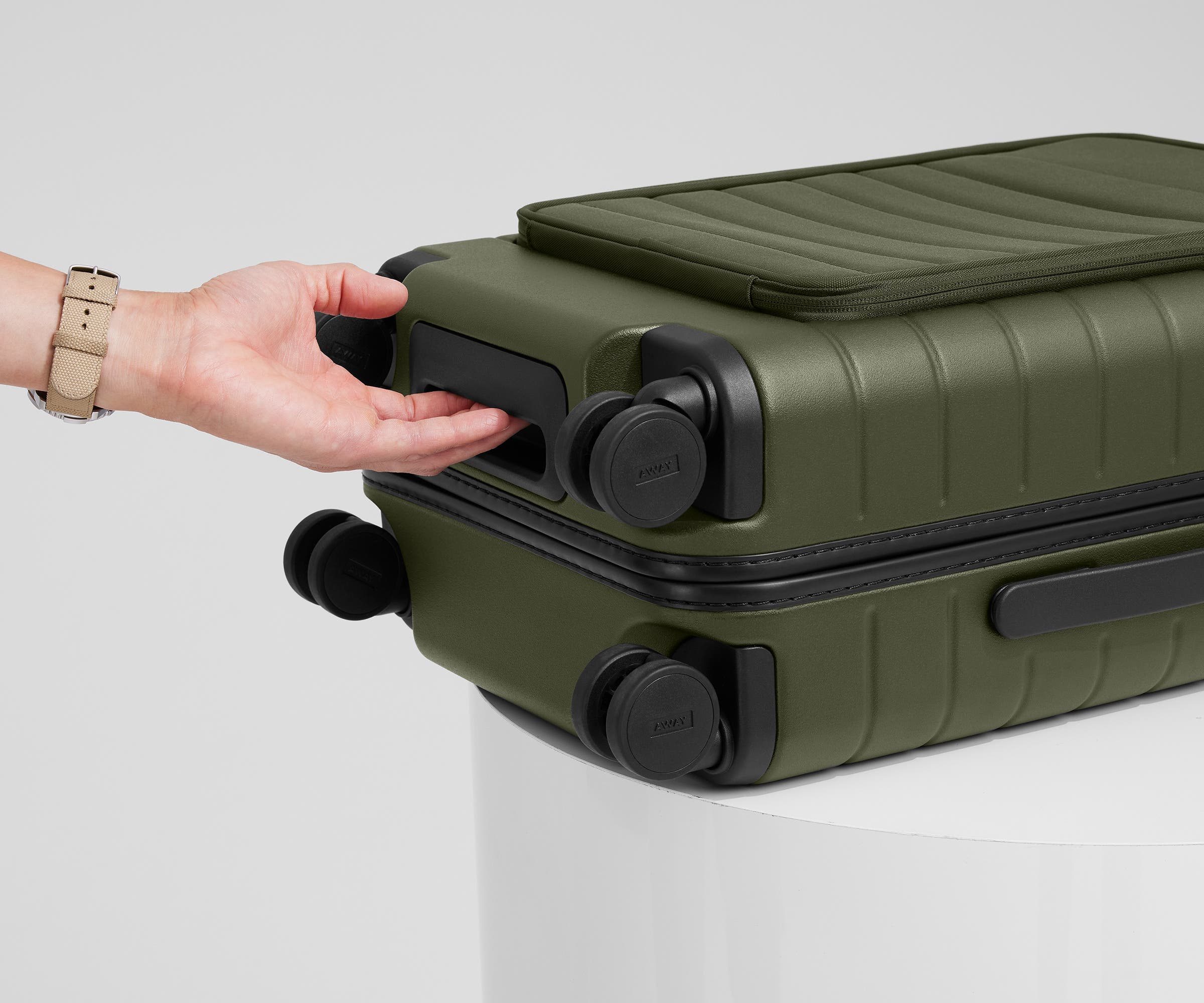 The Executive Carry-On in Olive Green - Image 11