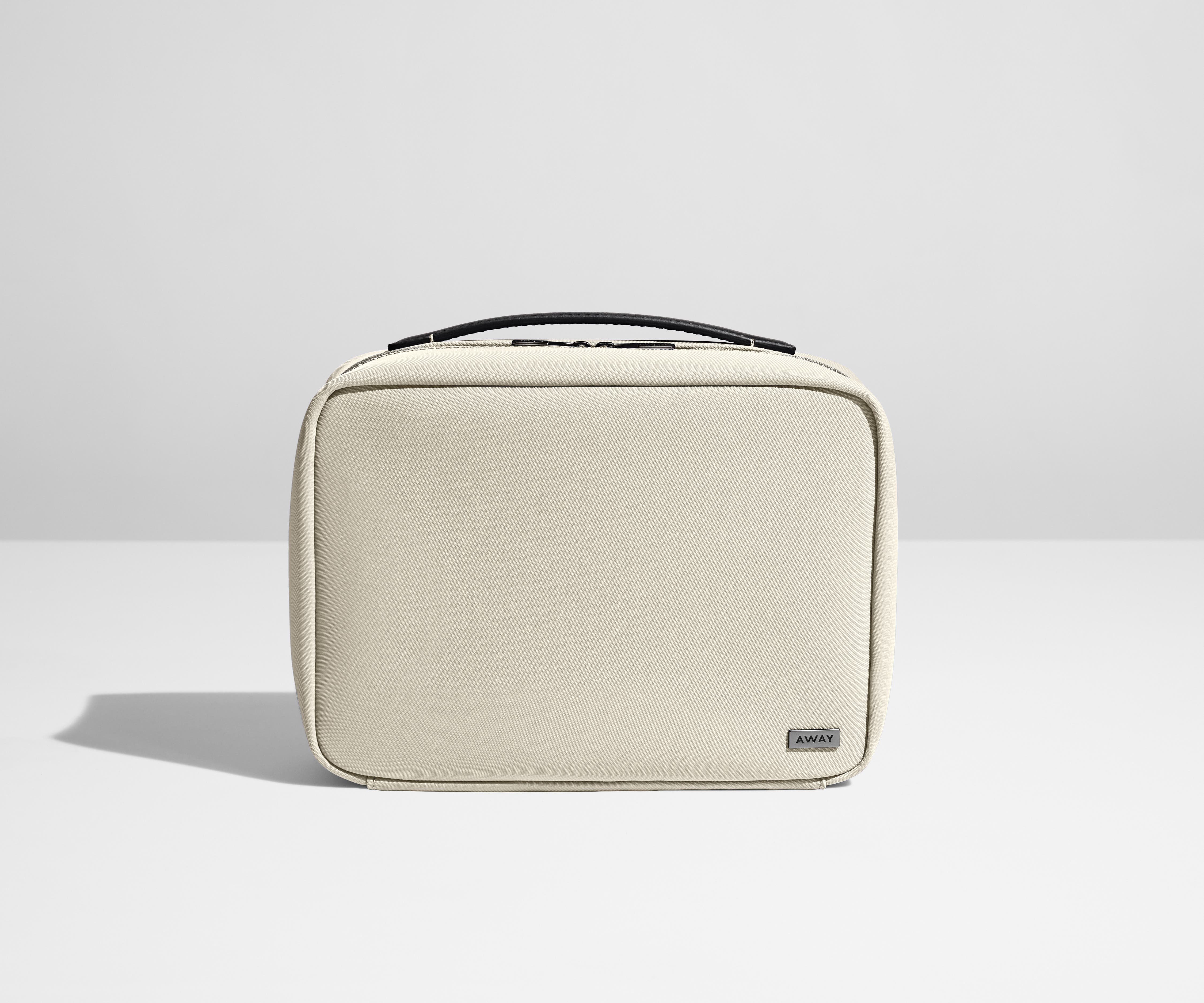 The Hanging Toiletry Bag - Image 5