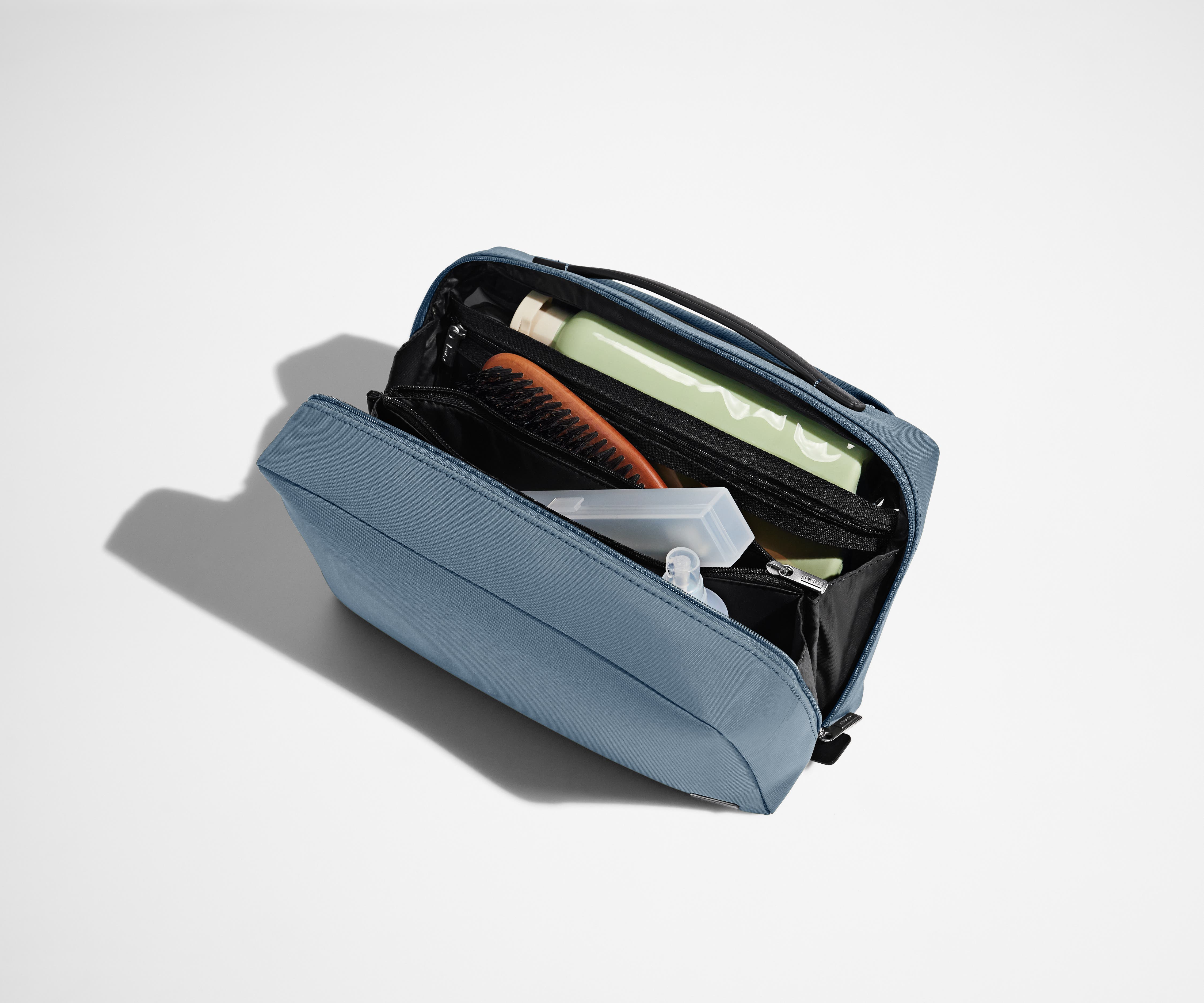 The Large Toiletry Bag in Coast Blue - Image 2