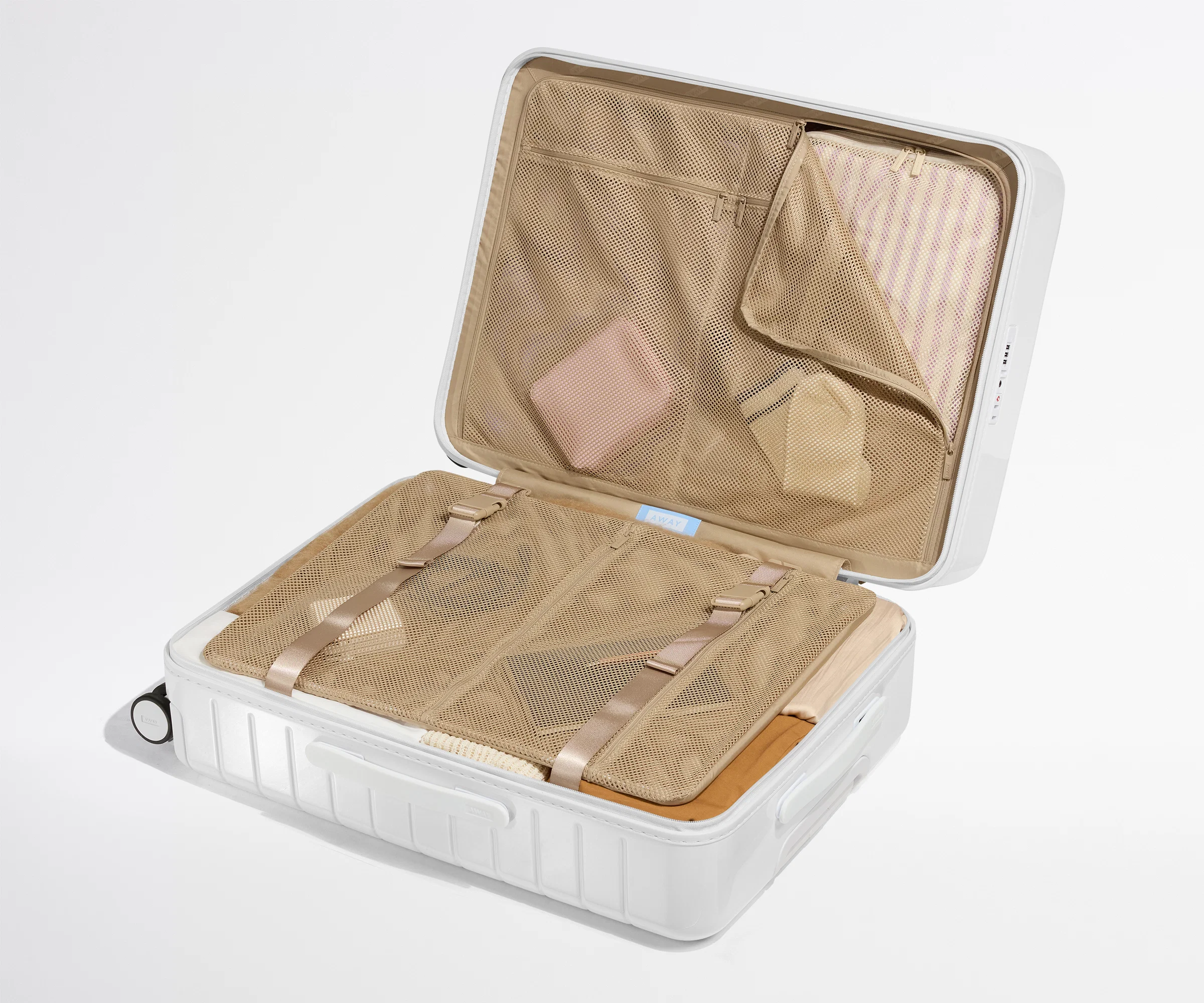 The Medium in Pearl White - Image 3