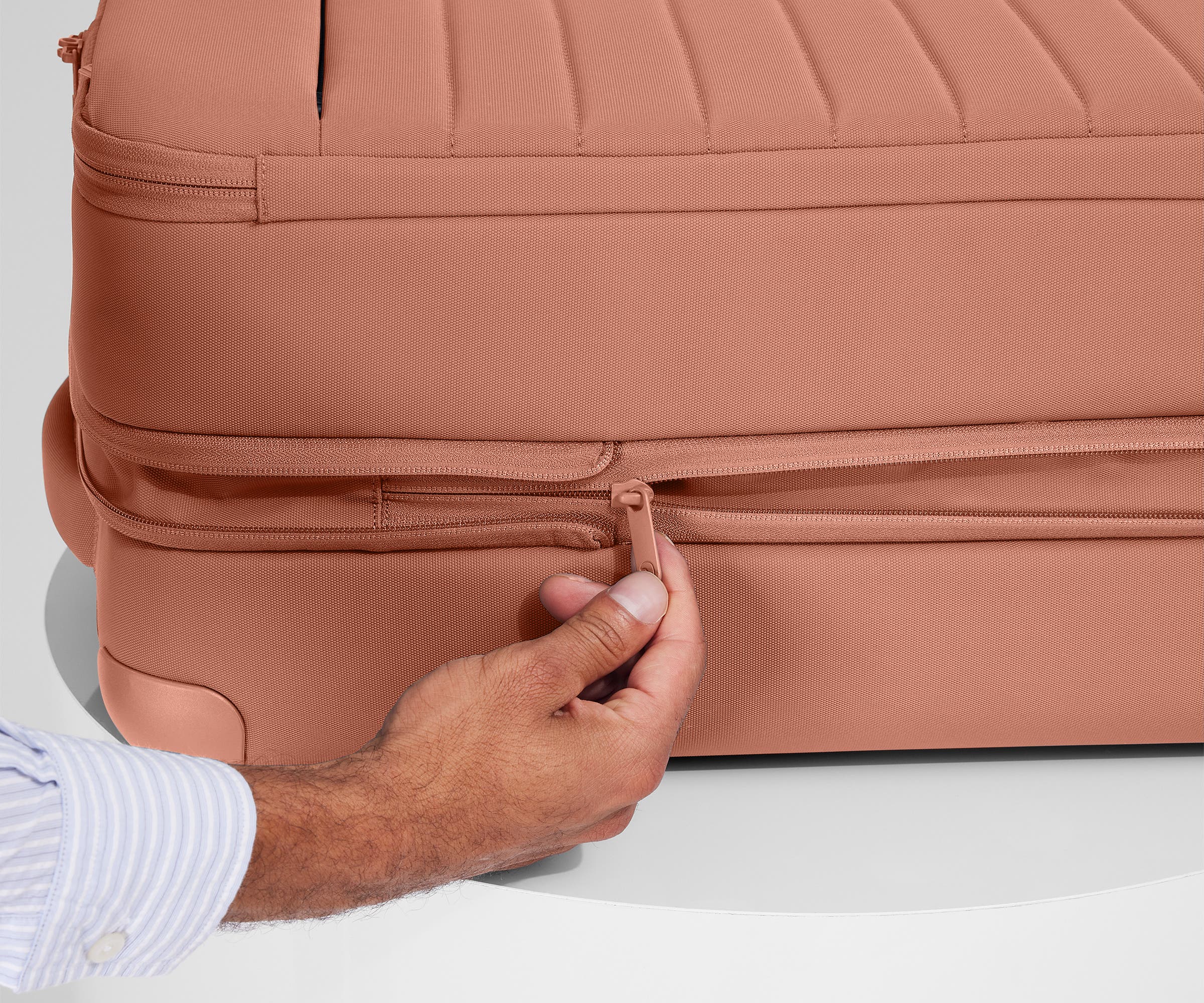 Softside Medium in Clay Pink - Image 6